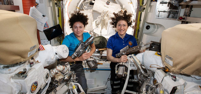 Koch, Meir conclude first all-female spacewalk